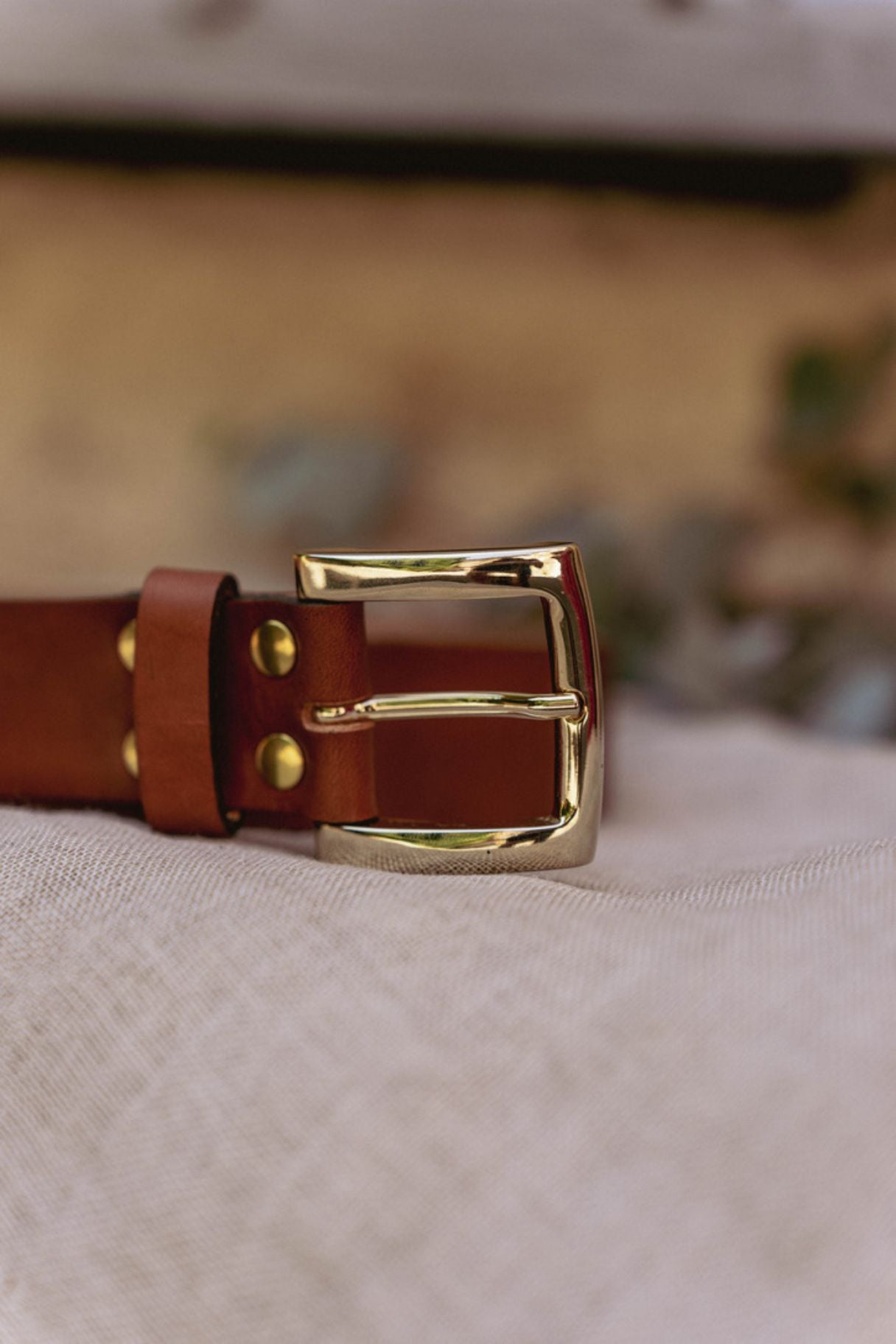 ceinture artisanale couleur miel à boucle carré doré - Nappa maroquinerie