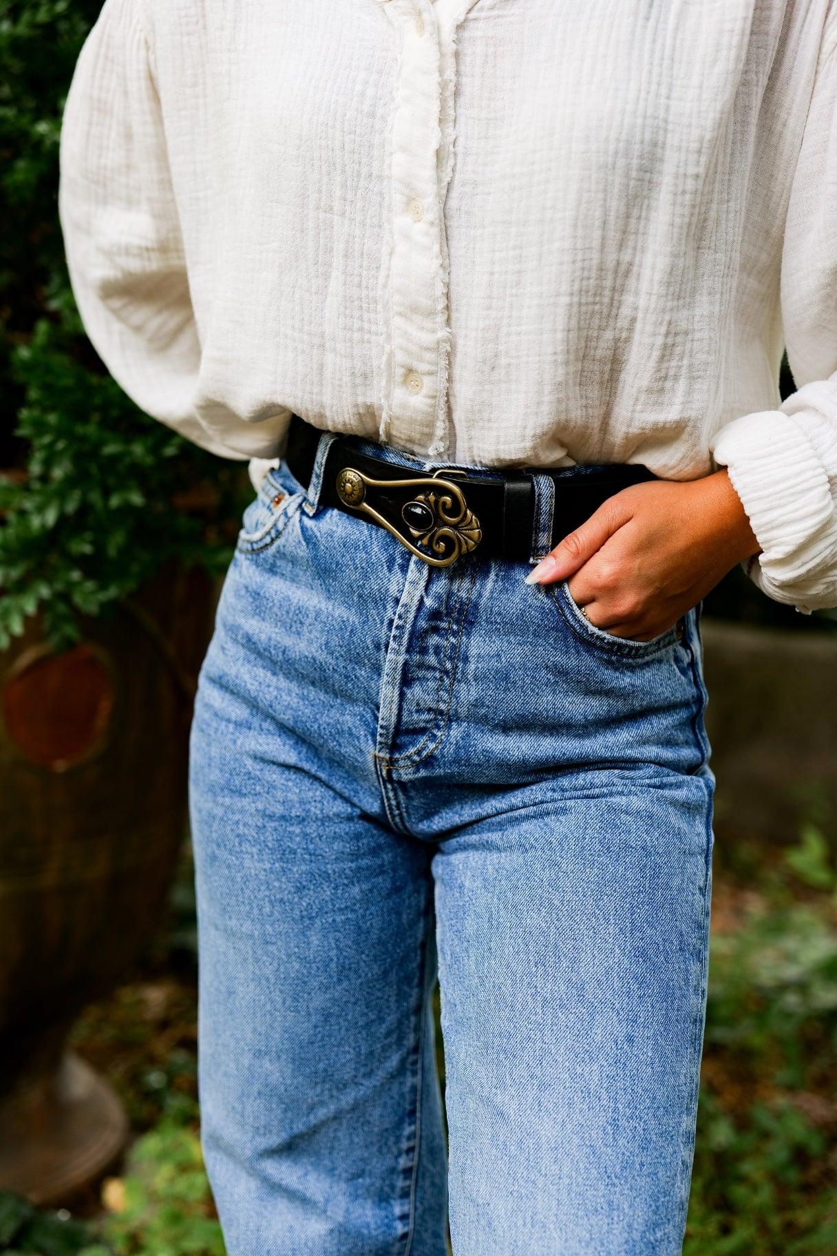 Ceinture artisanale en cuir noir et boucle ornée de motifs et perle noire - Nappa maroquinerie