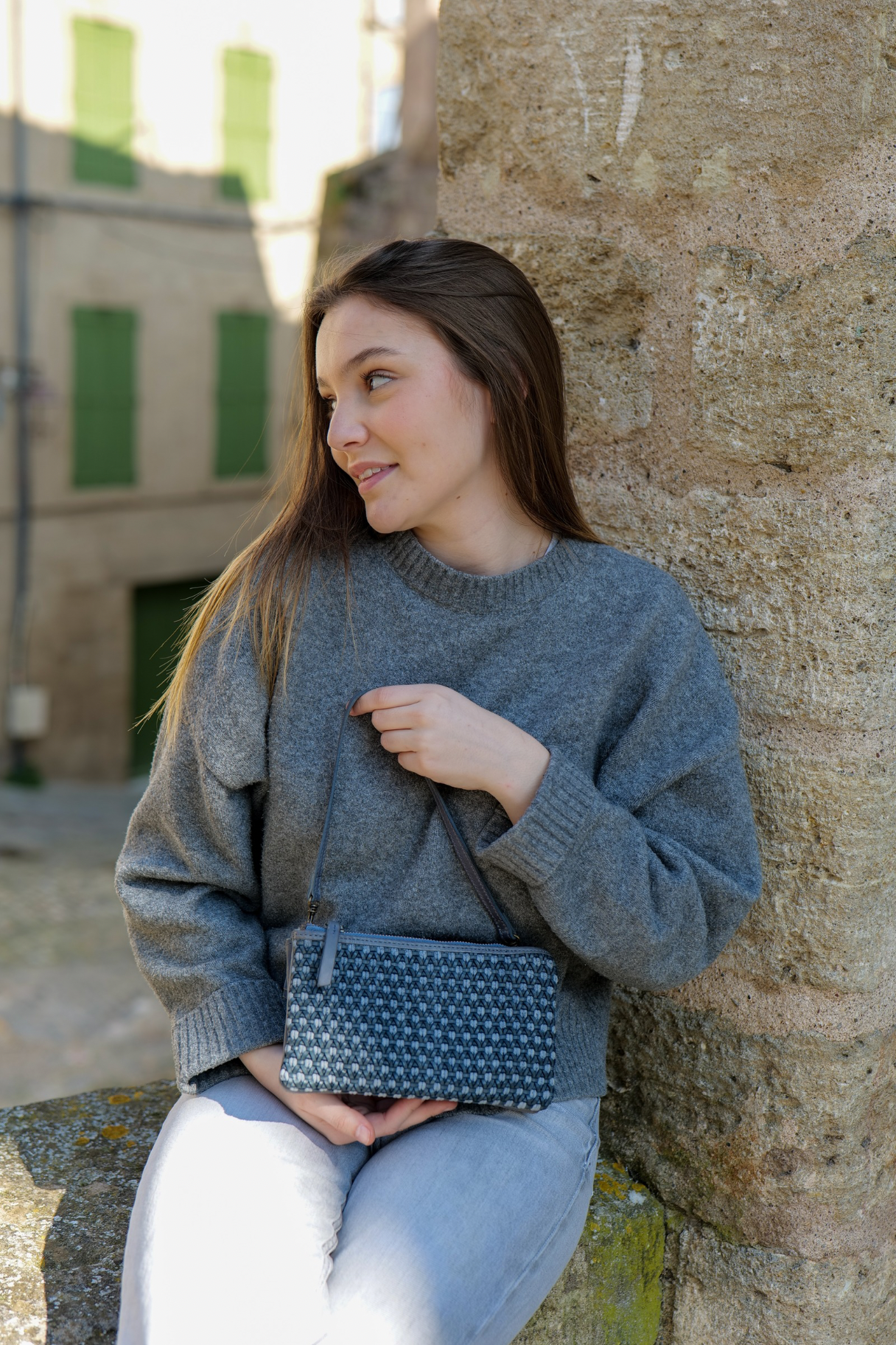 Pochette en cuir tressé bleu