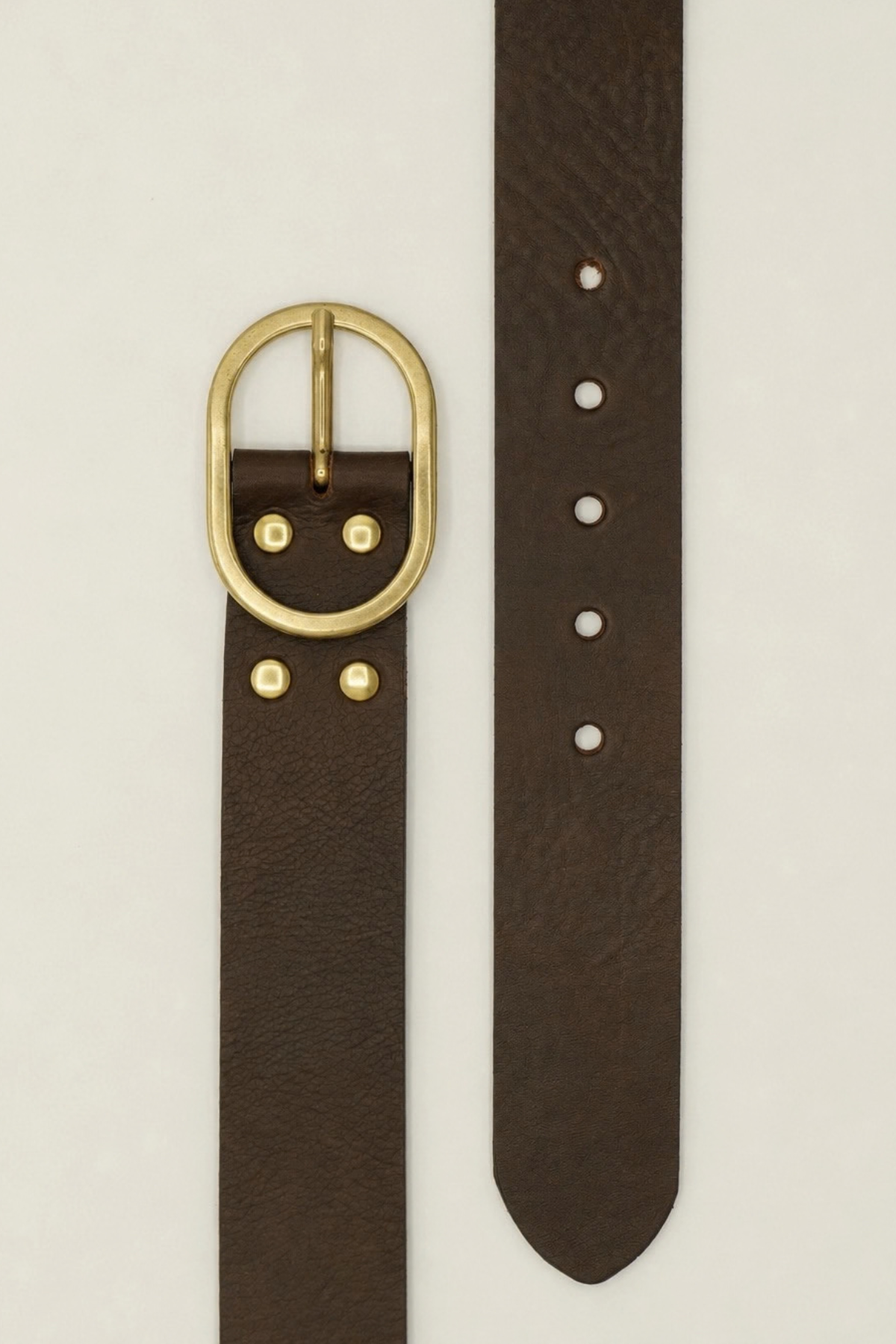 Ceinture Chloé Atelier Nappa en cuir de vachette marron, boucle ovale dorée brossée et rivets dorés, largeur 4 cm