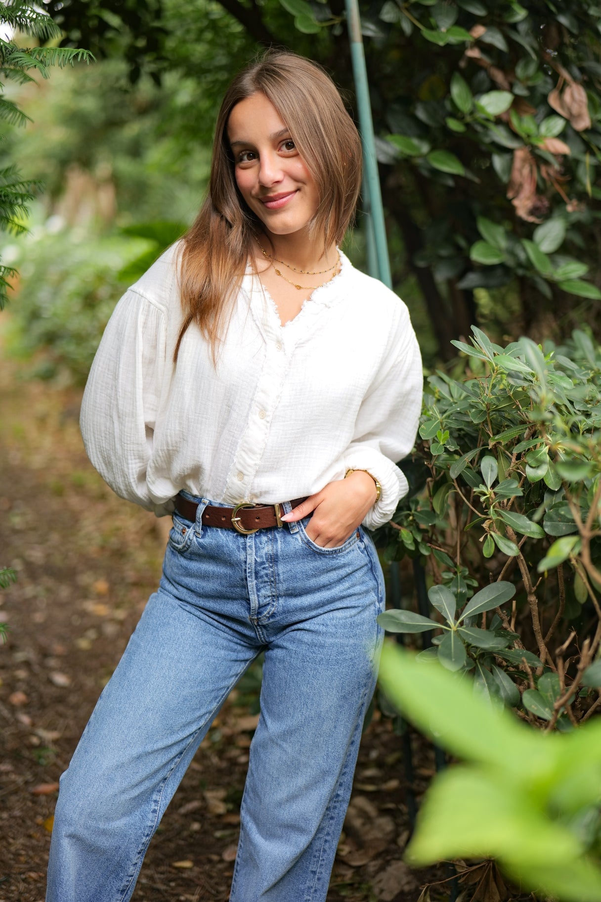 Ceinture fine en cuir avec boucle dorée - couleur marron