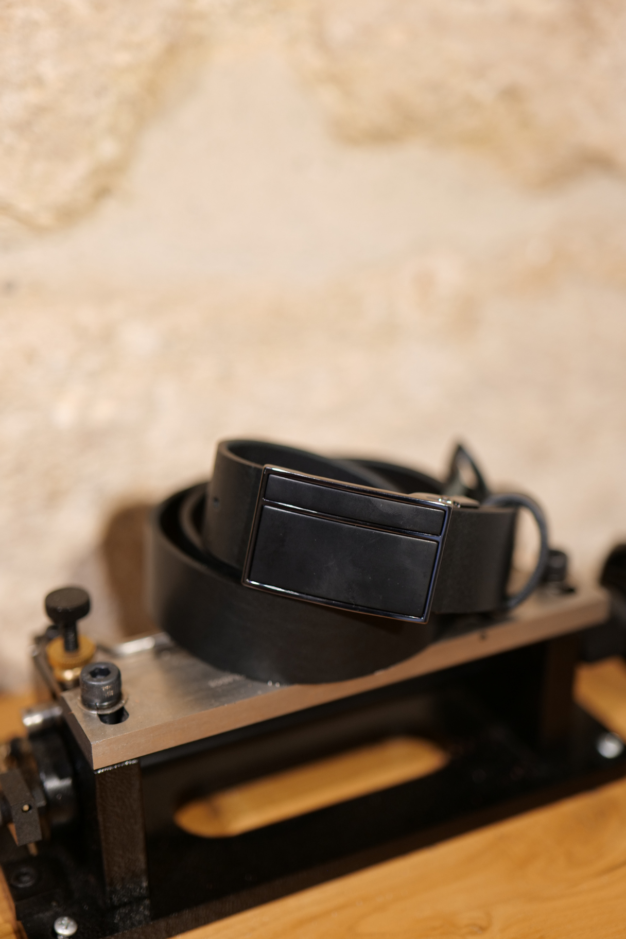 Ceinture homme en cuir de vachette avec boucle plaque noire Nappa Maroquinerie