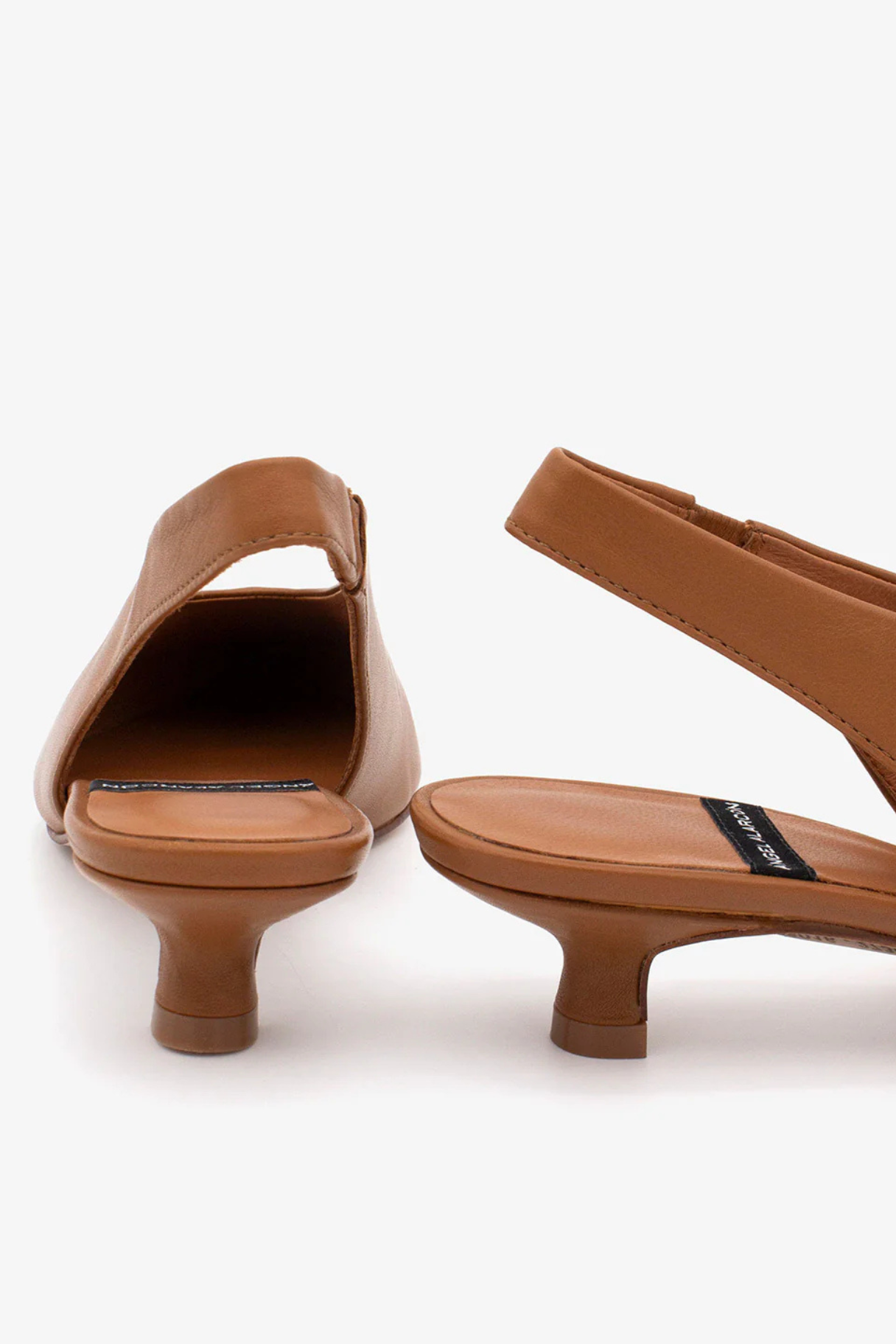 Vue arrière escarpins slingback Sonia camel Ángel Alarcón, talon 3,5 cm