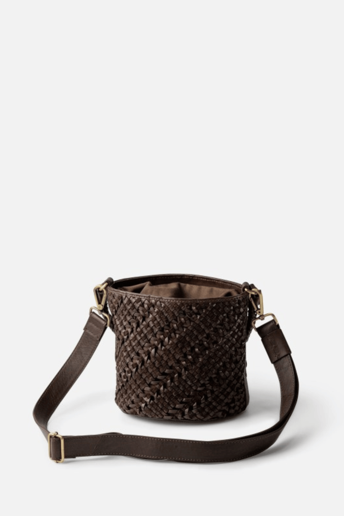Sac seau cuir tressé marron foncé Biba Selma avec bandoulière en cuir réglable