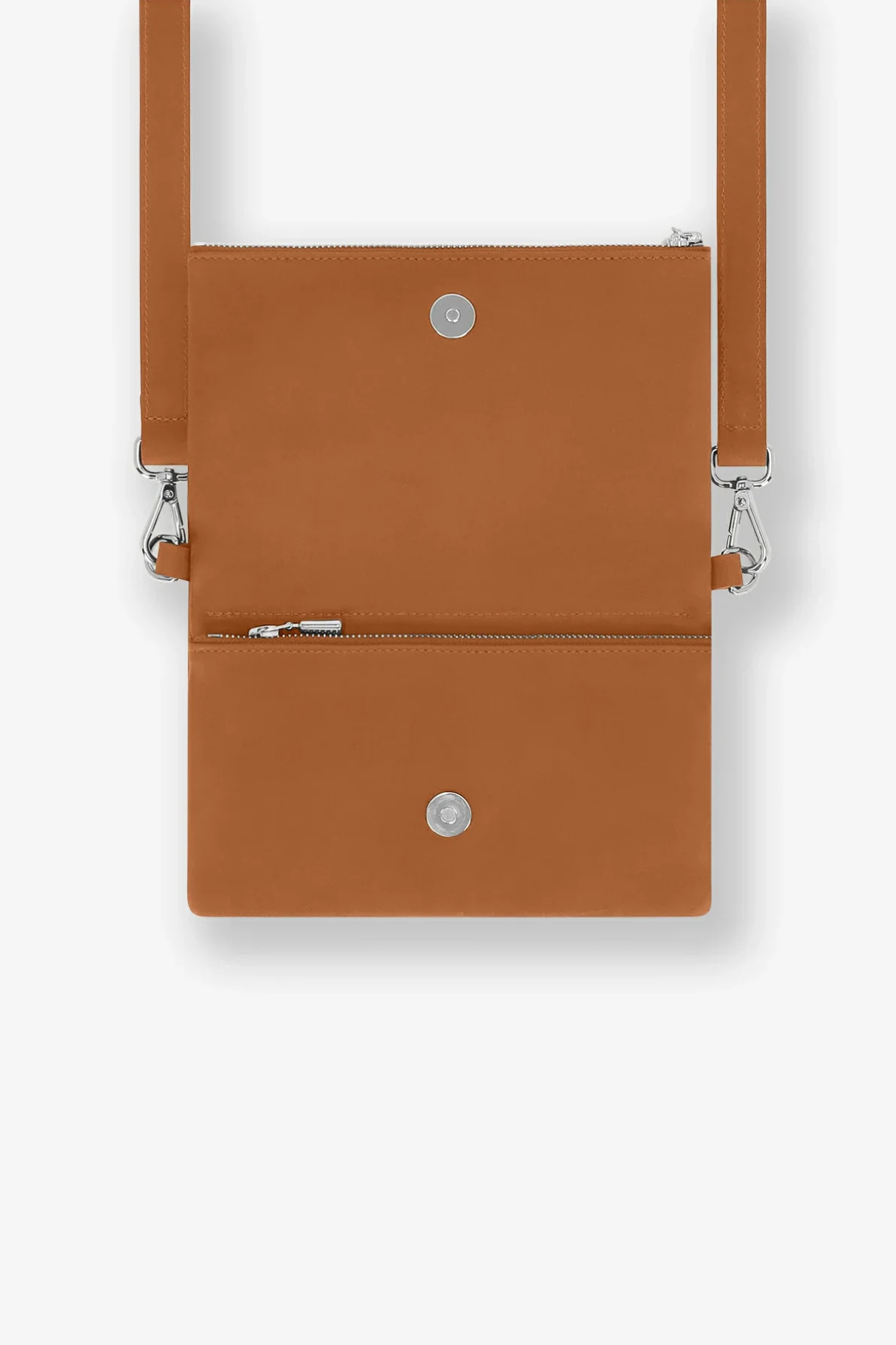 Intérieur de la pochette Mycène cognac avec rabat magnétique et 3 poches zippées