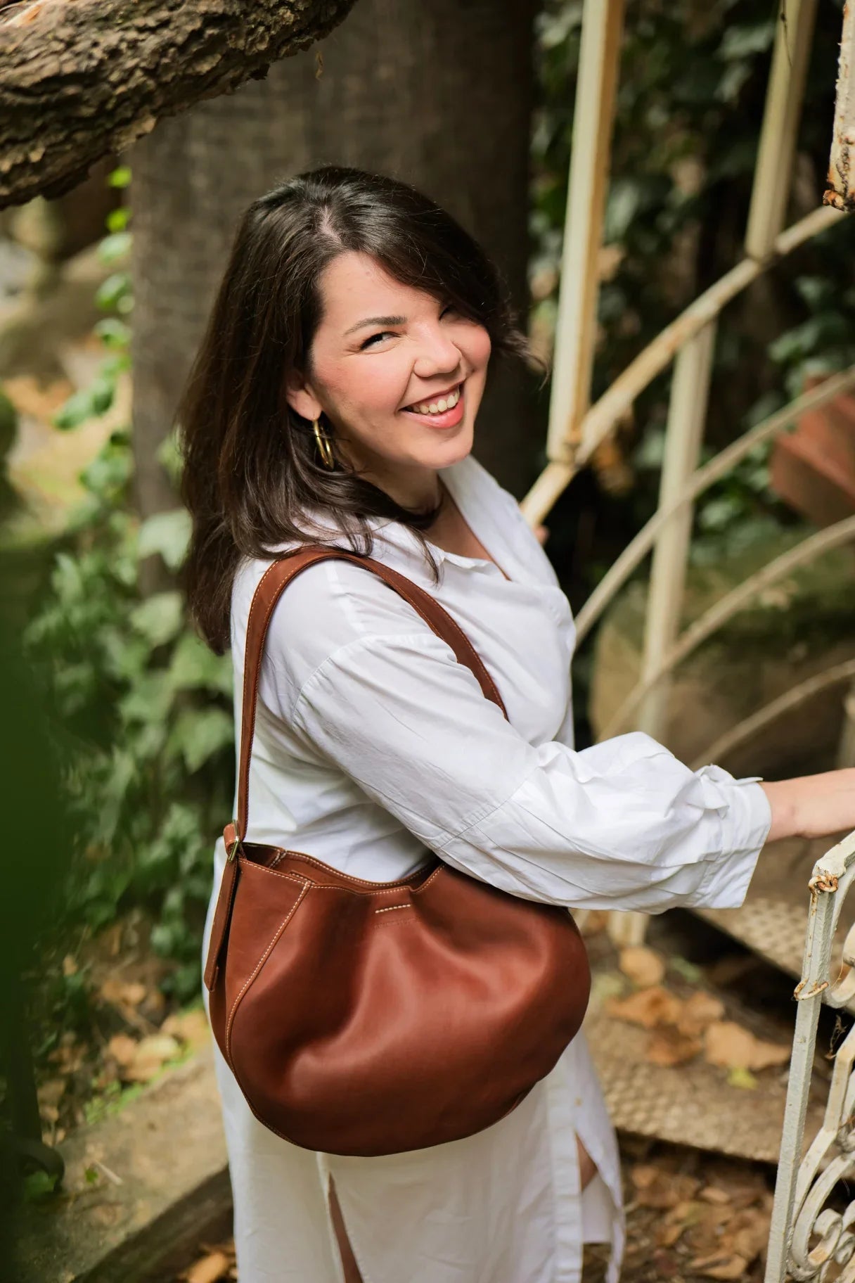 Sac Amazone camel porté à l’épaule