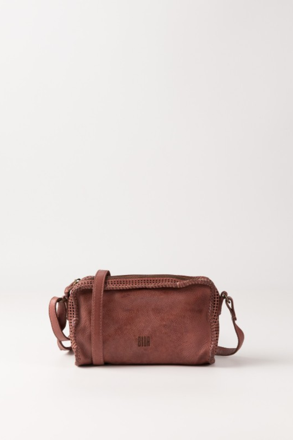 Sac bandoulière cuir lavé perforé Pale Pink Biba Heritage, vue de face