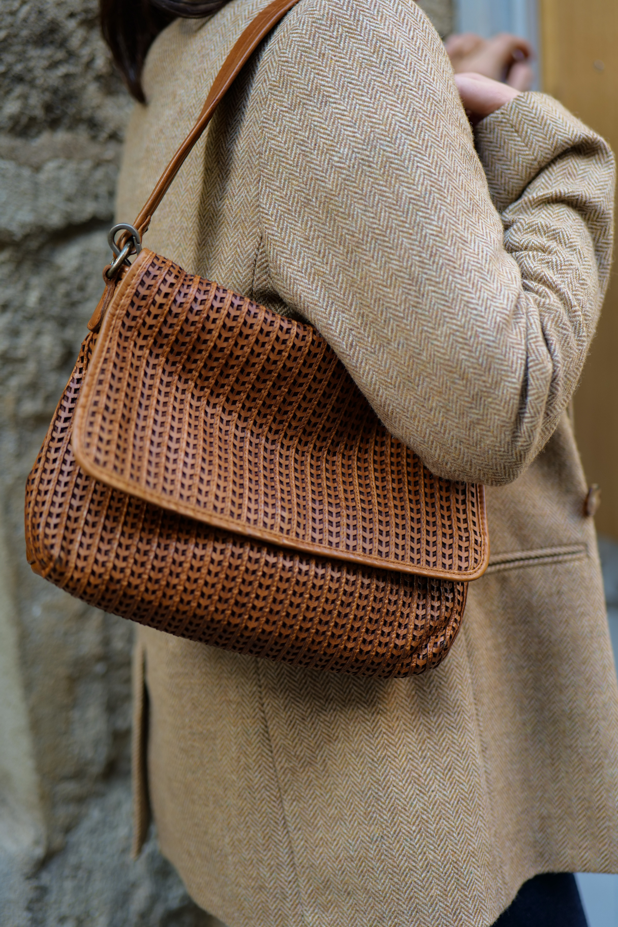 Sac en cuir perforé à rabat biba Moab cuero détails