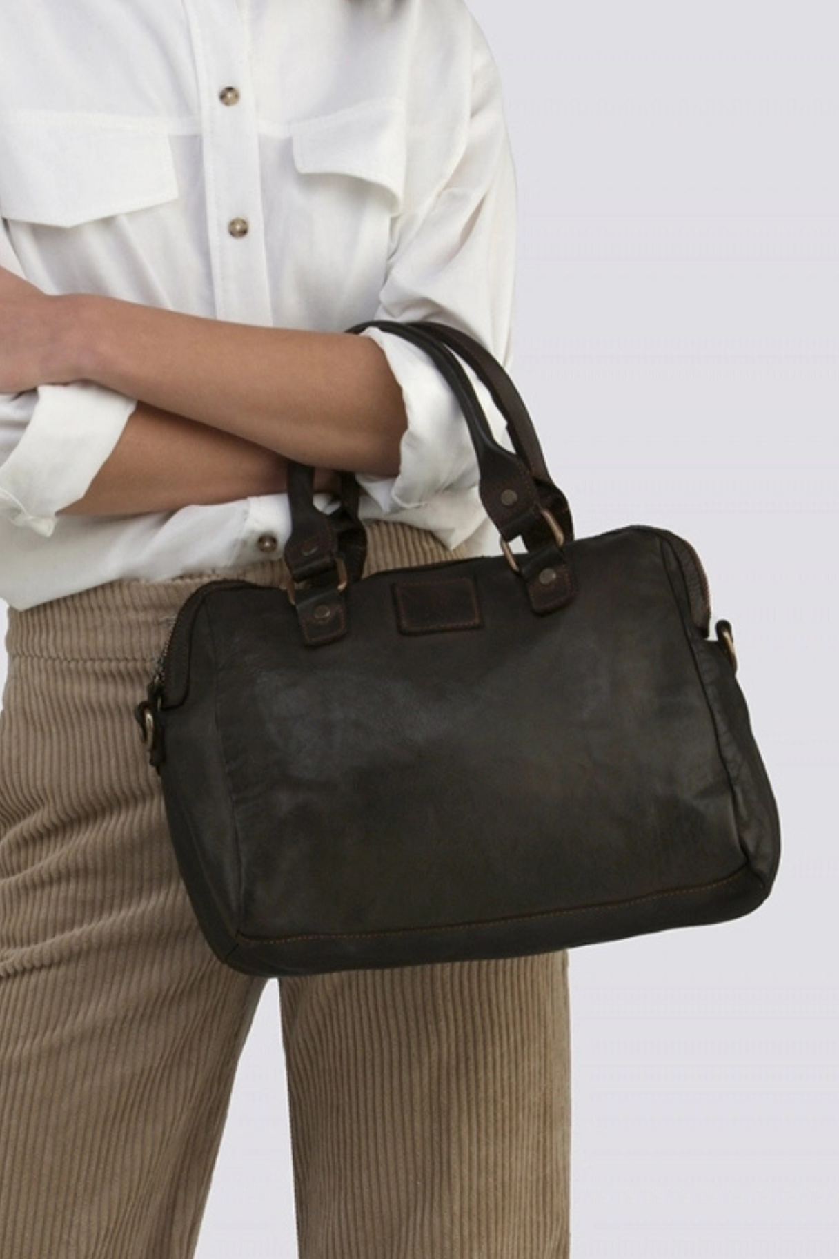 Sac bowling en cuir gris pour femme, collection Boston de la marque Biba
