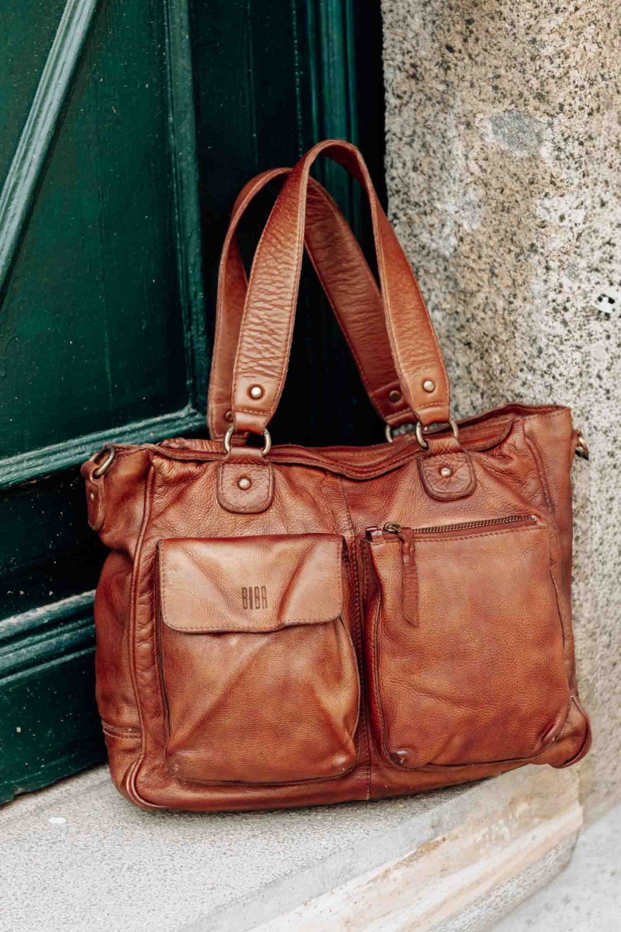 Sac épaule BIBA Keno KEO2L en cuir lavé effet nacré coloris cuero cognac