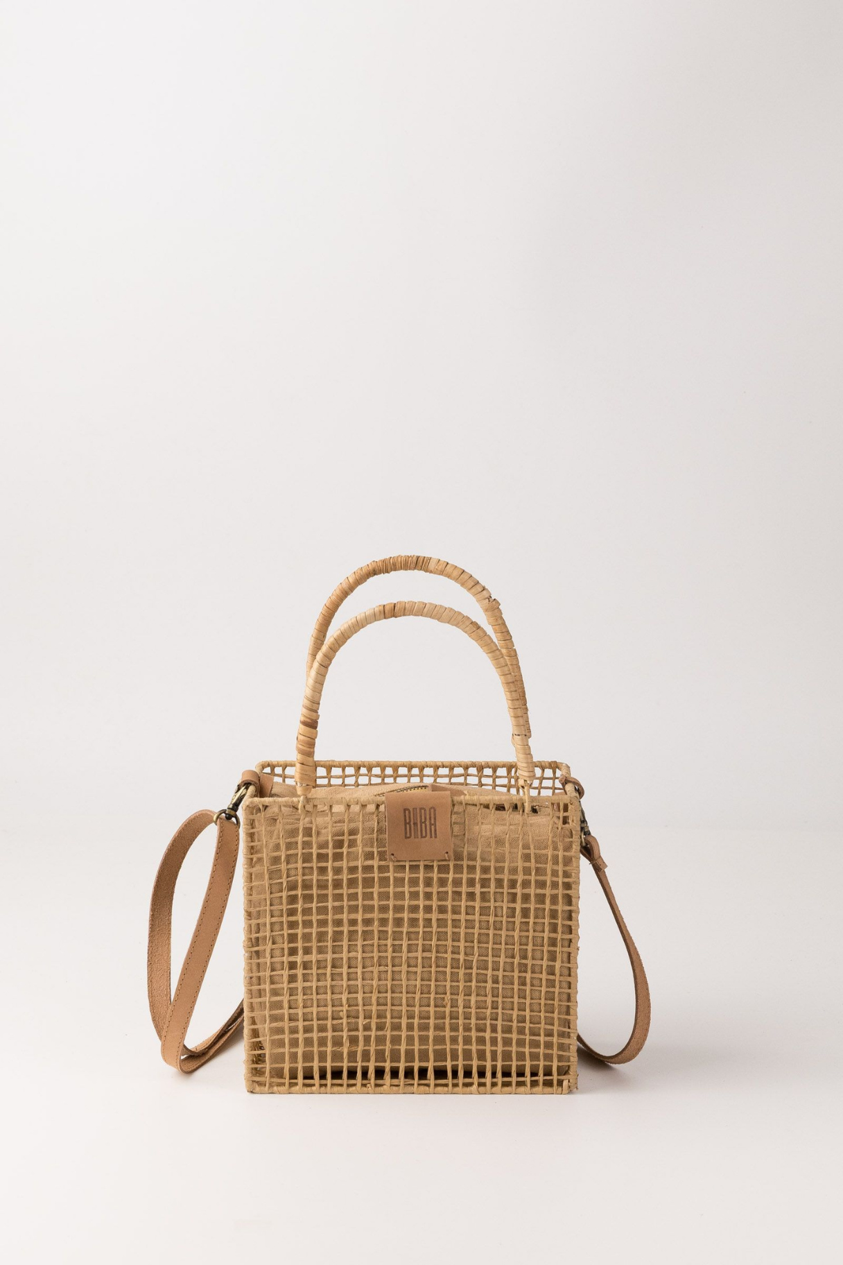 Sac panier carré Nigaloo Biba en raffia tressée naturelle vue de face