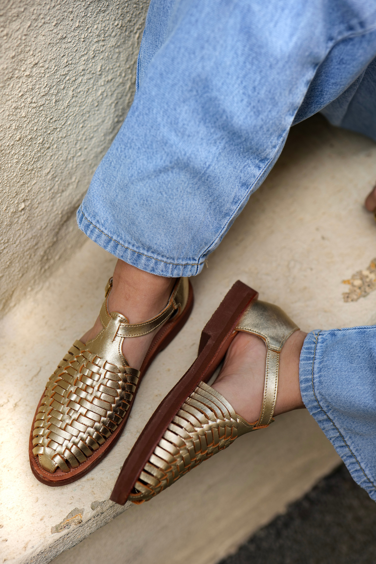 Sandales Peonia Champagne Mapache avec bride cheville et semelle crêpe, de côté