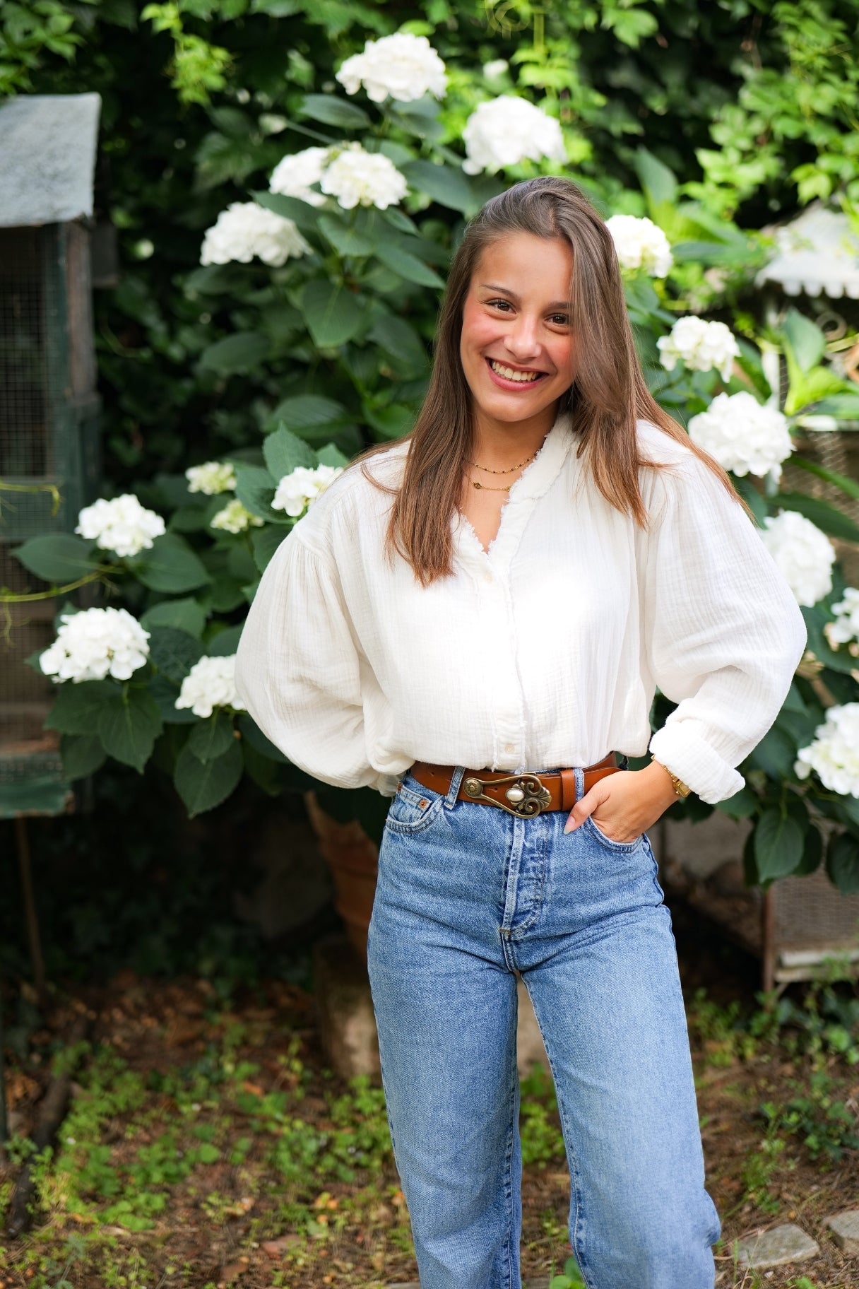 Ceinture en cuir et boucle ornée de motifs et perle