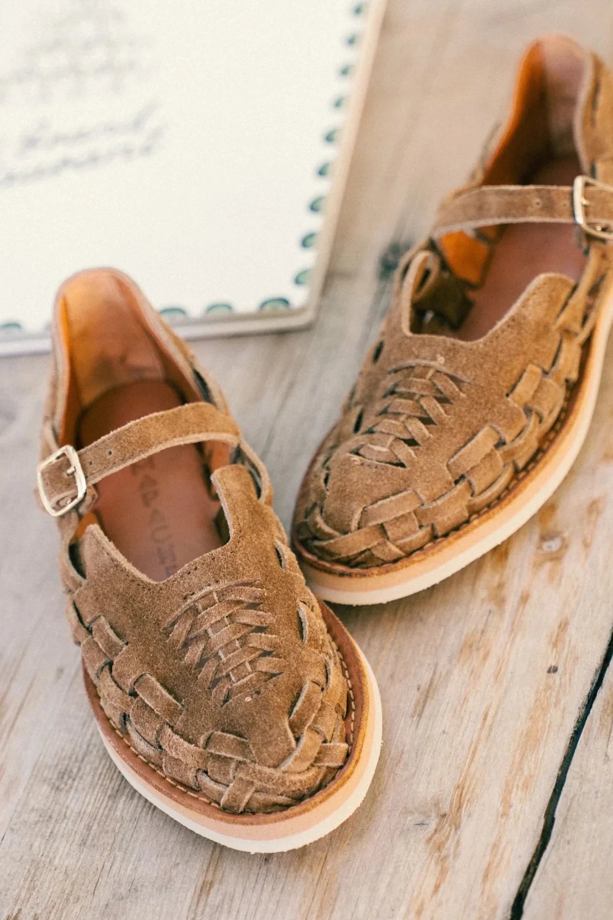 Ballerines Mapache portées avec bride élégante