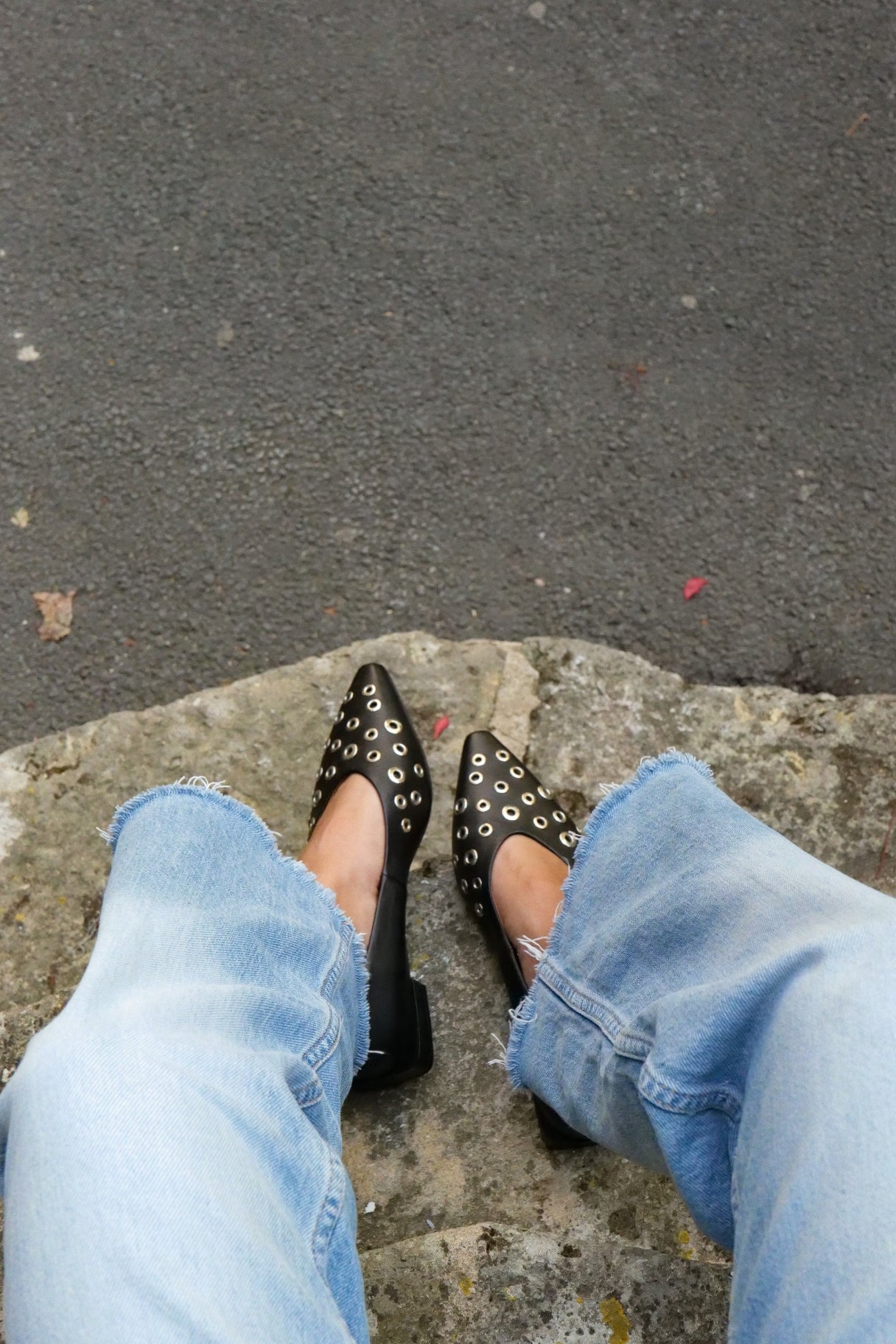 Ballerines Sila en cuir noir clouté Ángel Alarcón