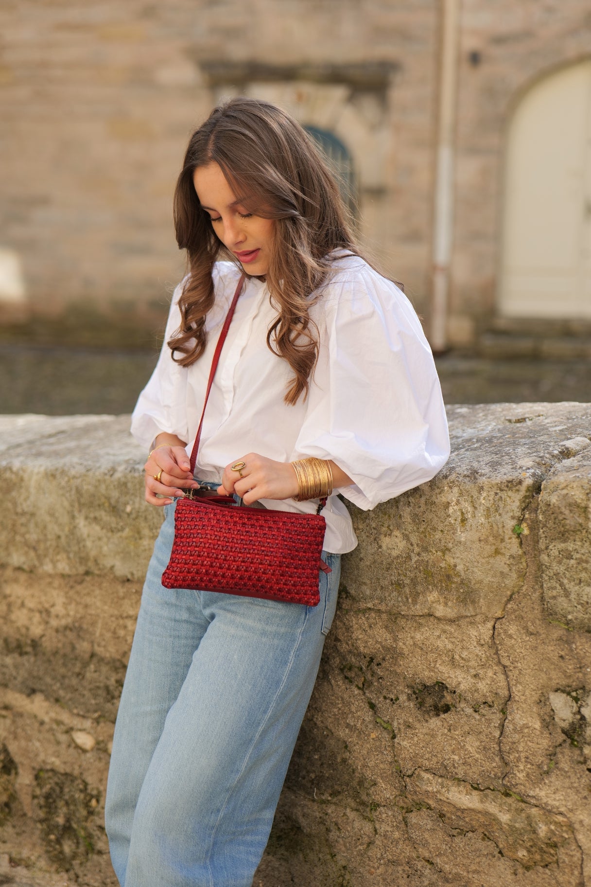Mini sac BIBA Mullen en cuir tressé bordeaux avec bandoulière