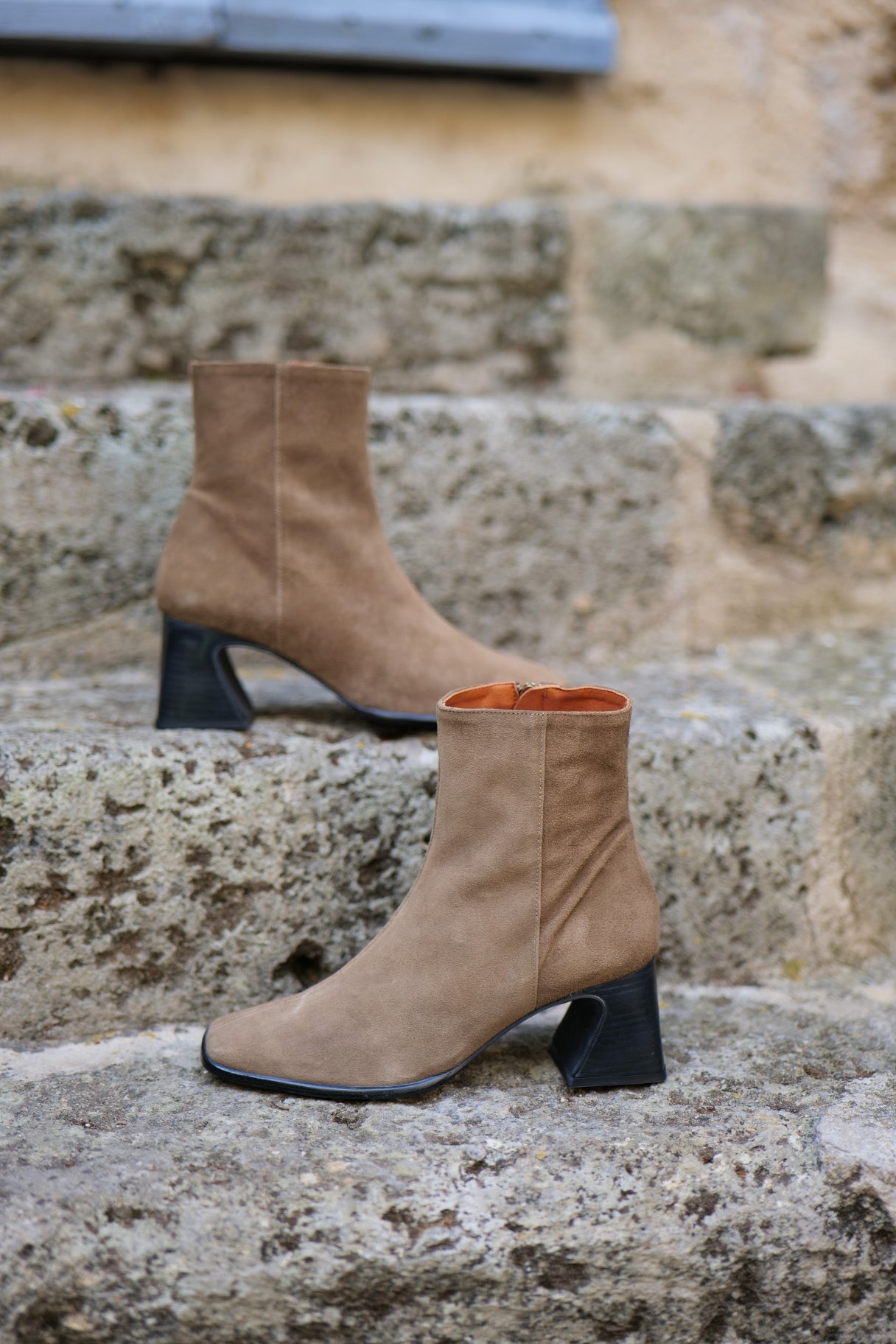 Bottines Dremia en daim taupe – Ángel Alarcón