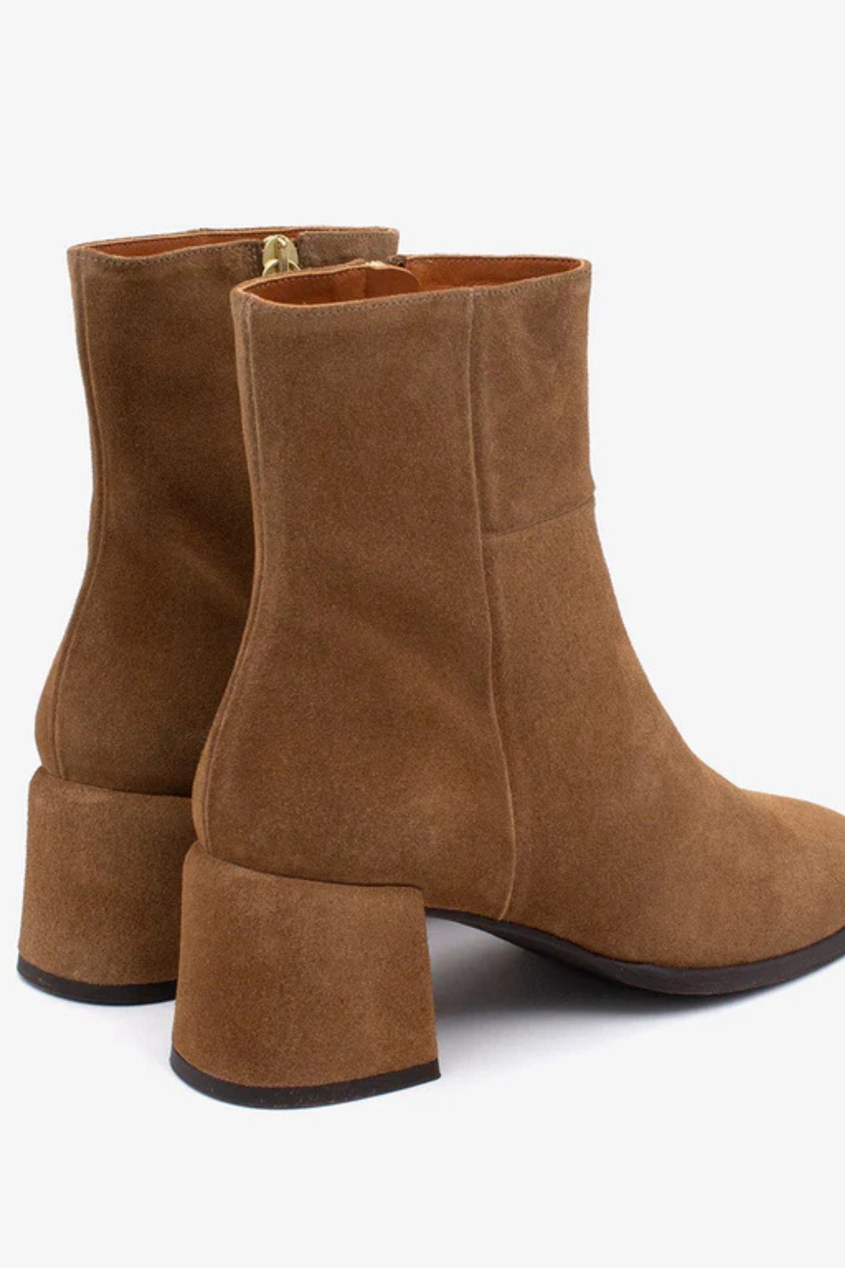 Bottines YTIMIA en daim camel – Ángel Alarcón