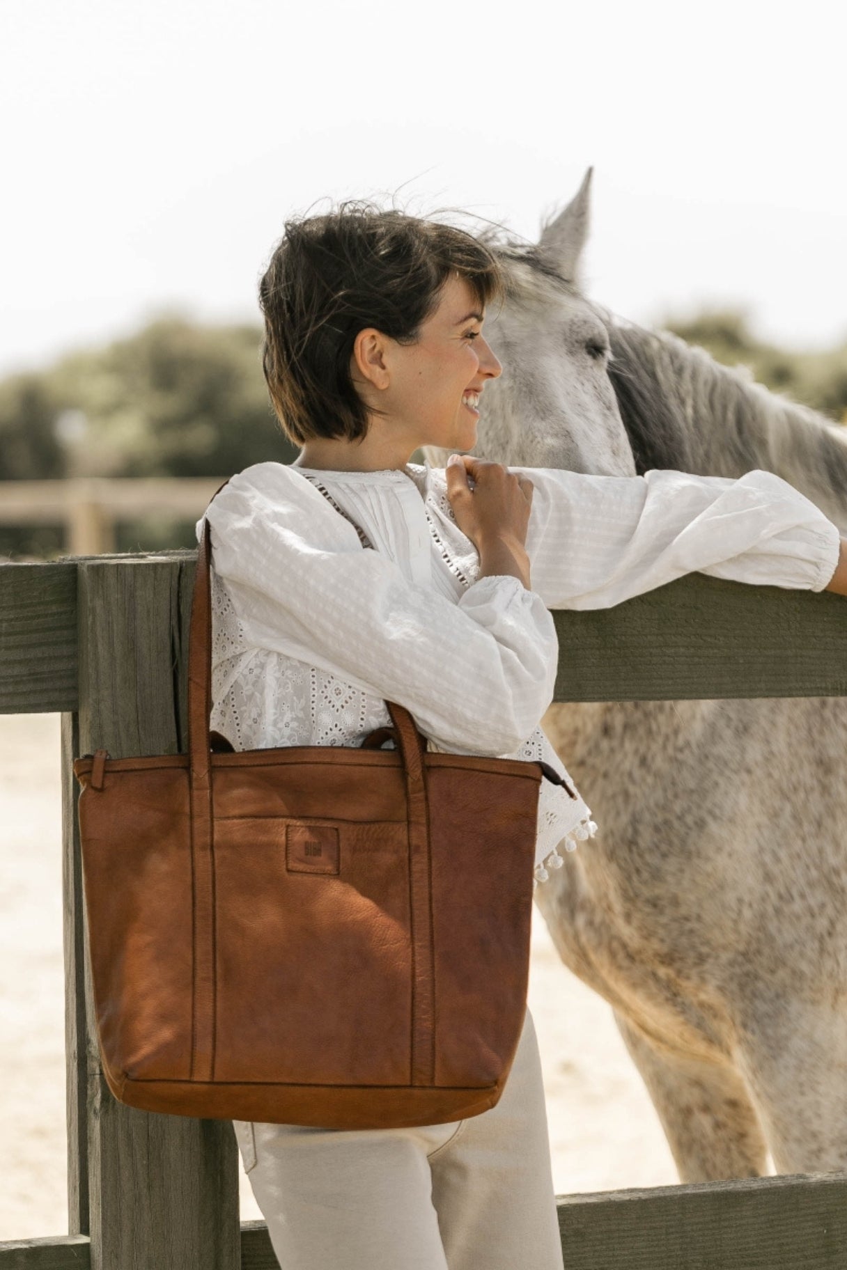 Sac cabas en cuir lavé BT19 camel porté