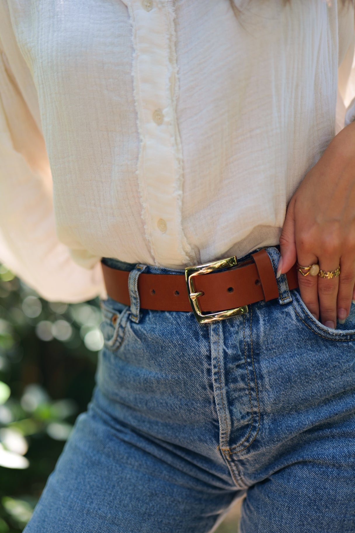 Ceinture femme en cuir cognac et boucle dorée fabriquée en France - Nappa maroquinerie 