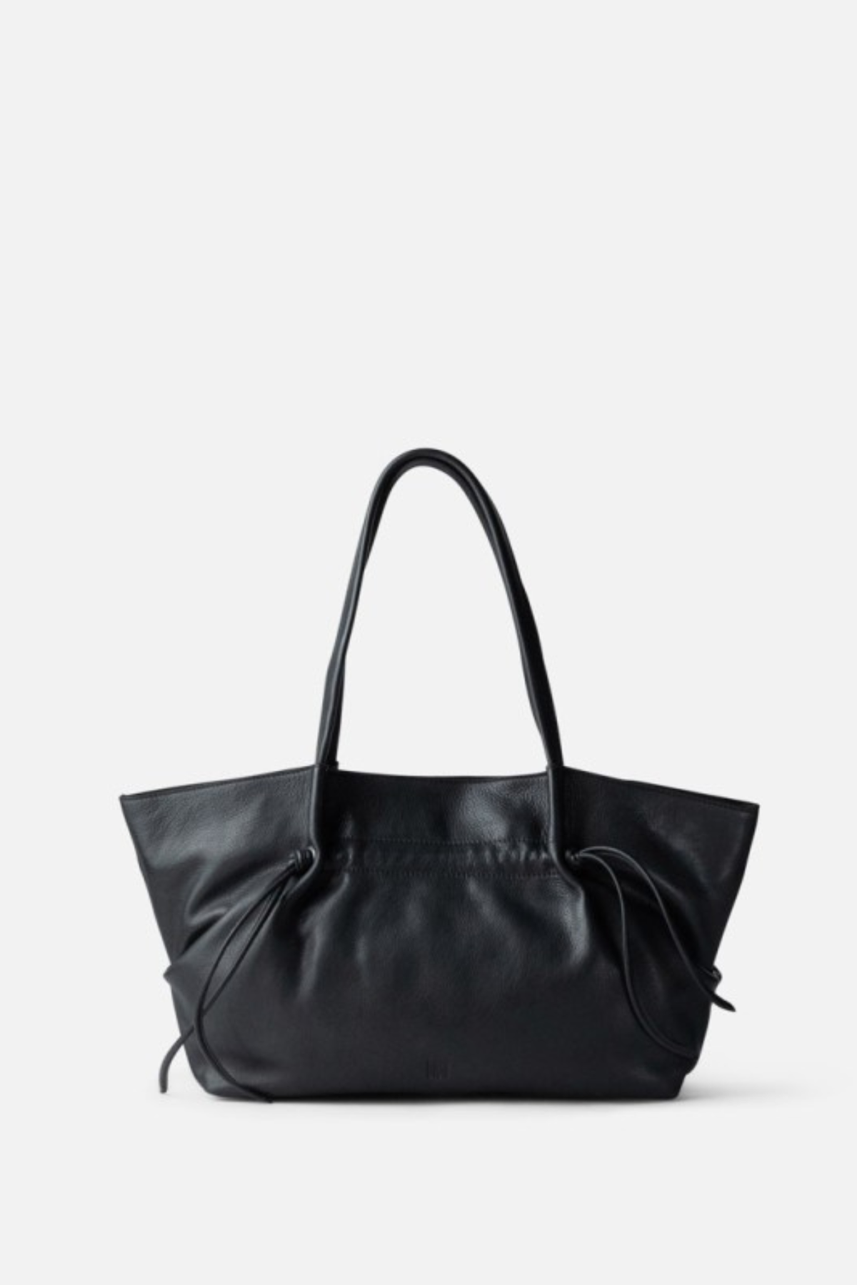 Grand cabas en cuir noir Biba Brumley, vue de face, fronces et cordons en cuir