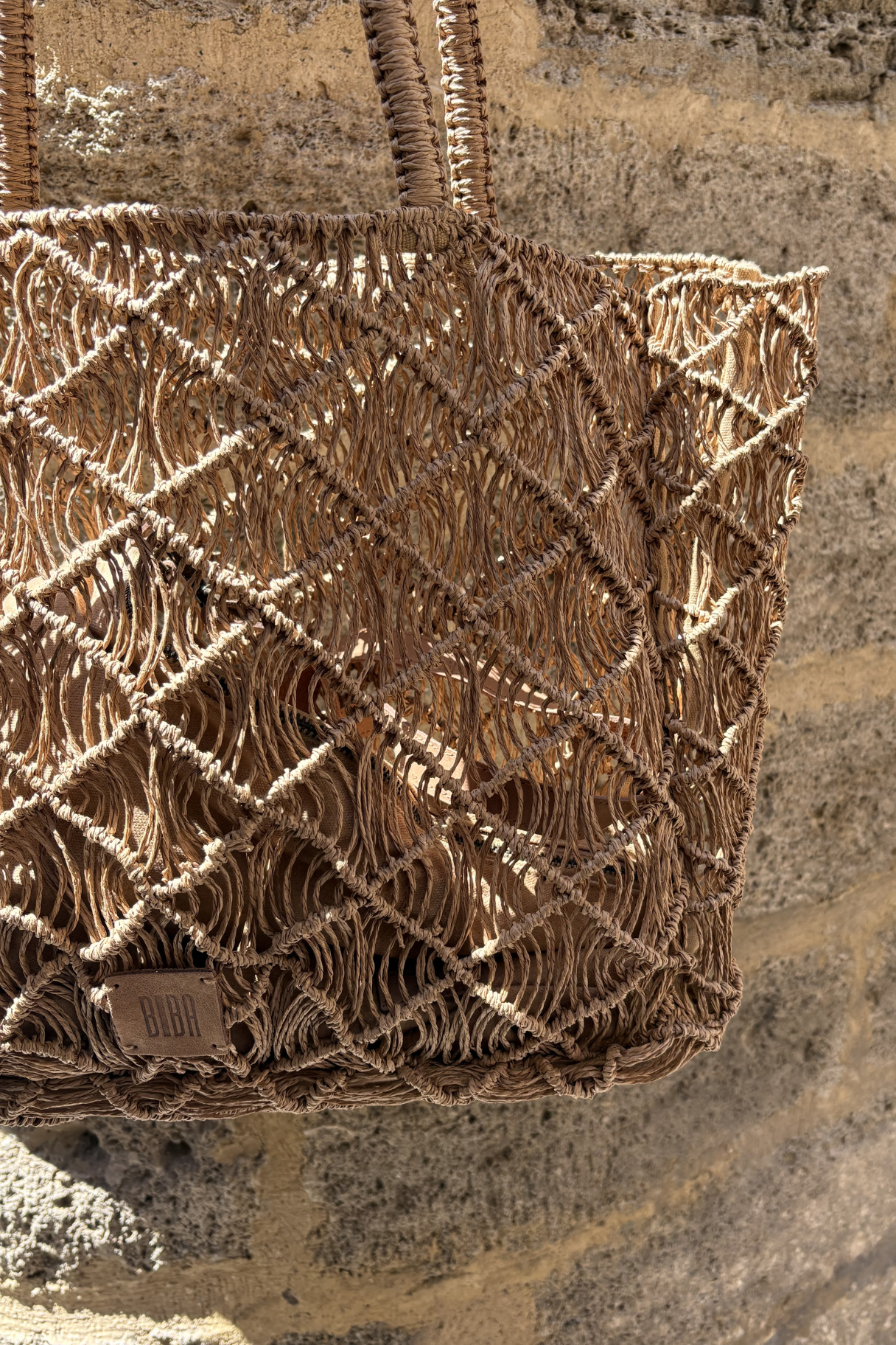 Détail du tressage macramé en losanges du grand sac Sodwana XL naturel Biba