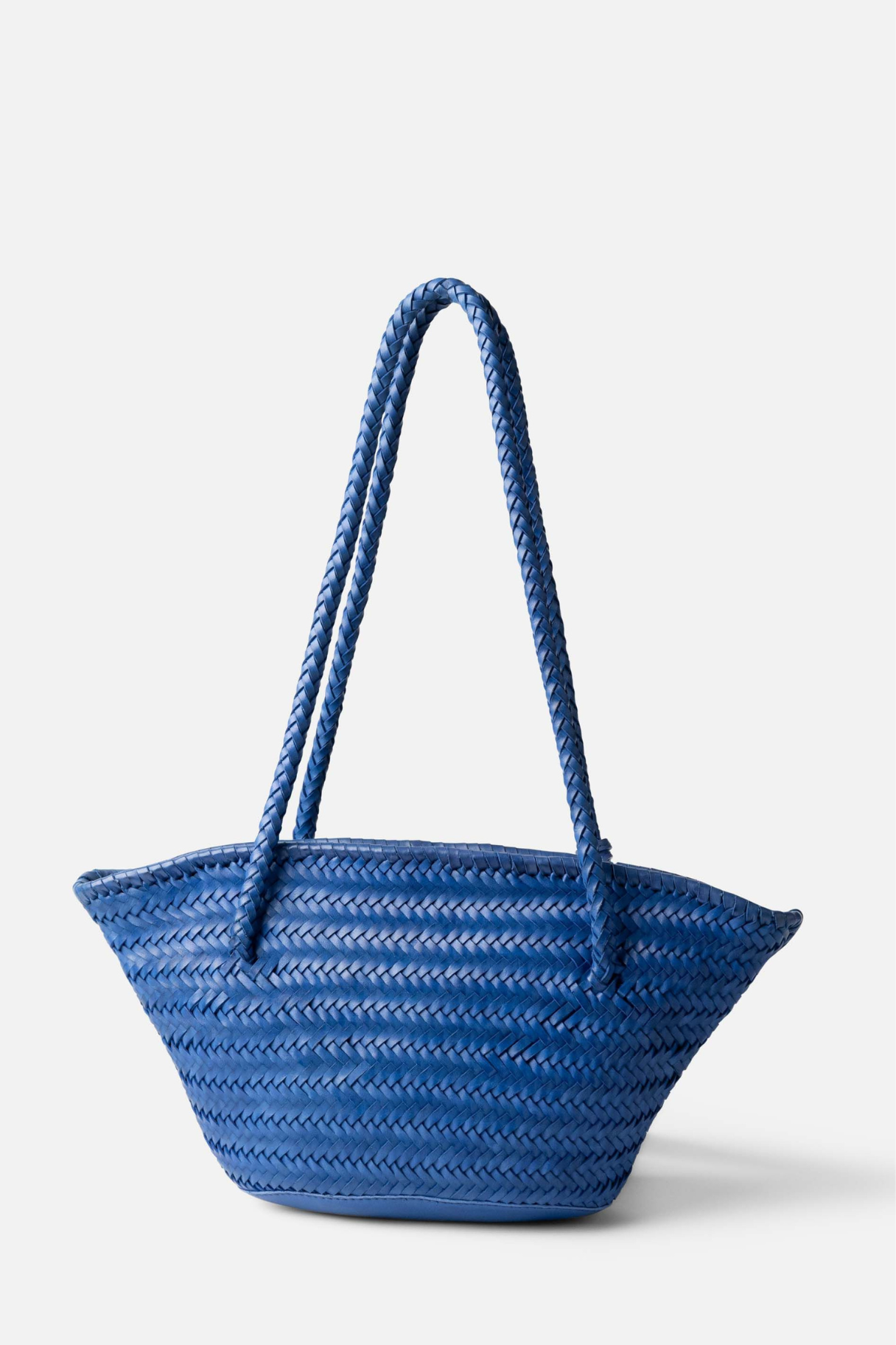 Panier BIBA en cuir tressé bleu roi vue arrière, modèle évasé tendance