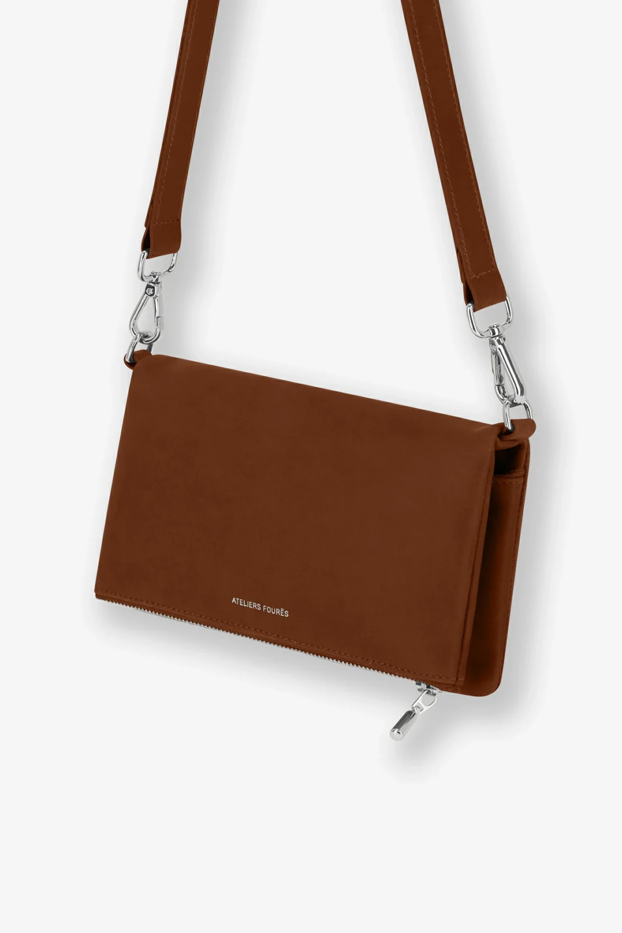 Pochette femme Mycène marron vue trois quarts, fermeture zippée YKK