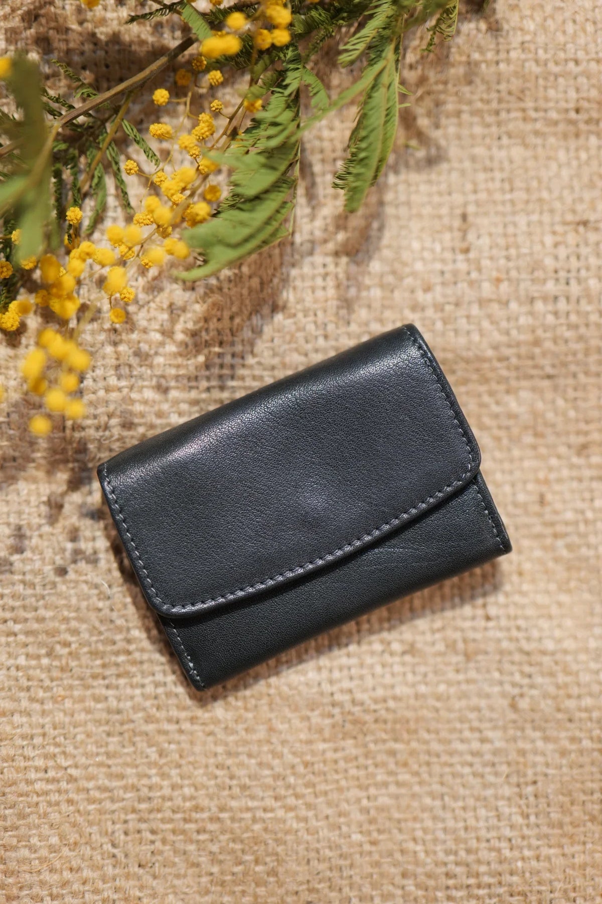 Porte-monnaie homme compact Arthur & Aston en cuir noir, format poche