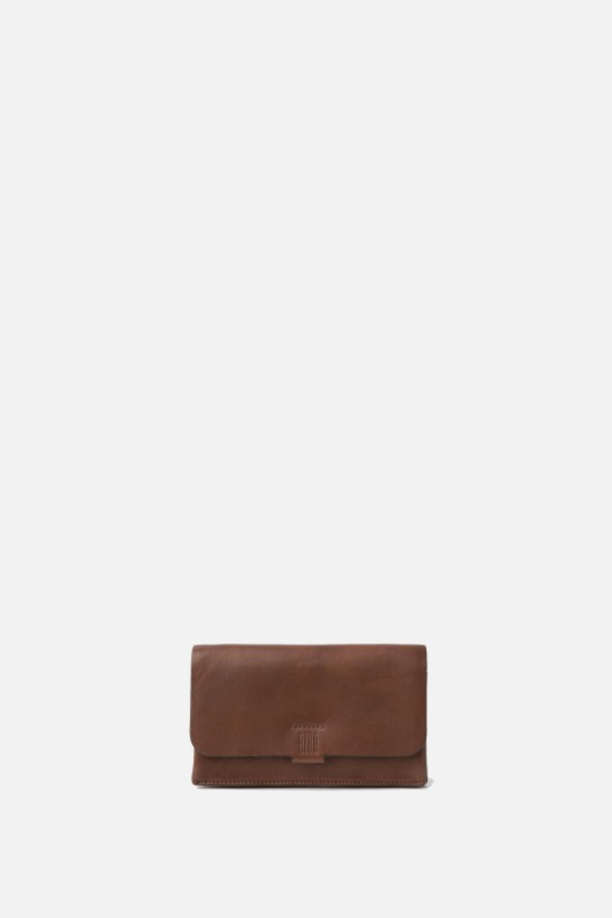Portefeuille BIBA en cuir marron compact avec rabat et logo embossé