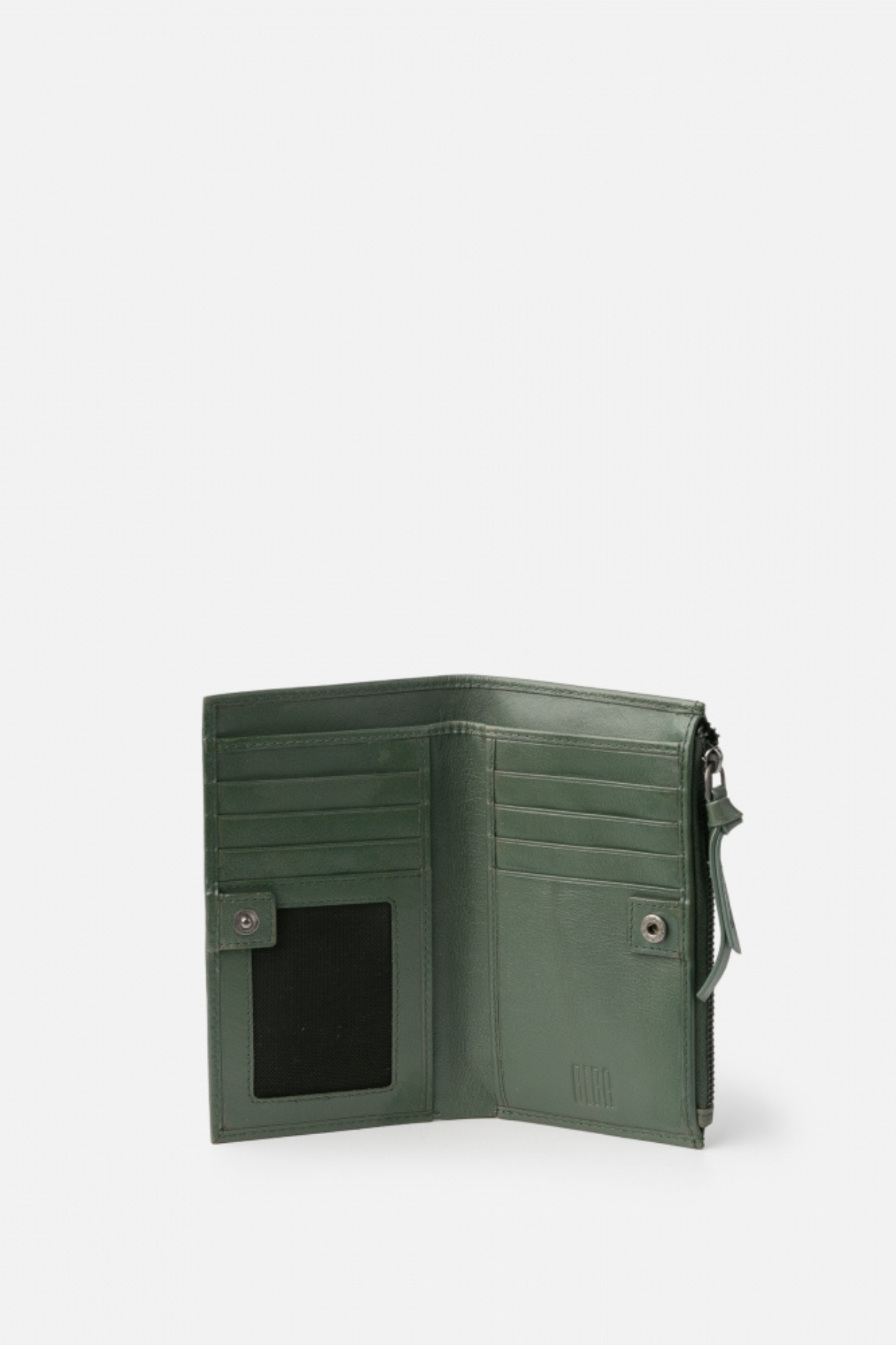 Intérieur du portefeuille BIBA en cuir vert kaki avec emplacements cartes et fenêtre porte-identité