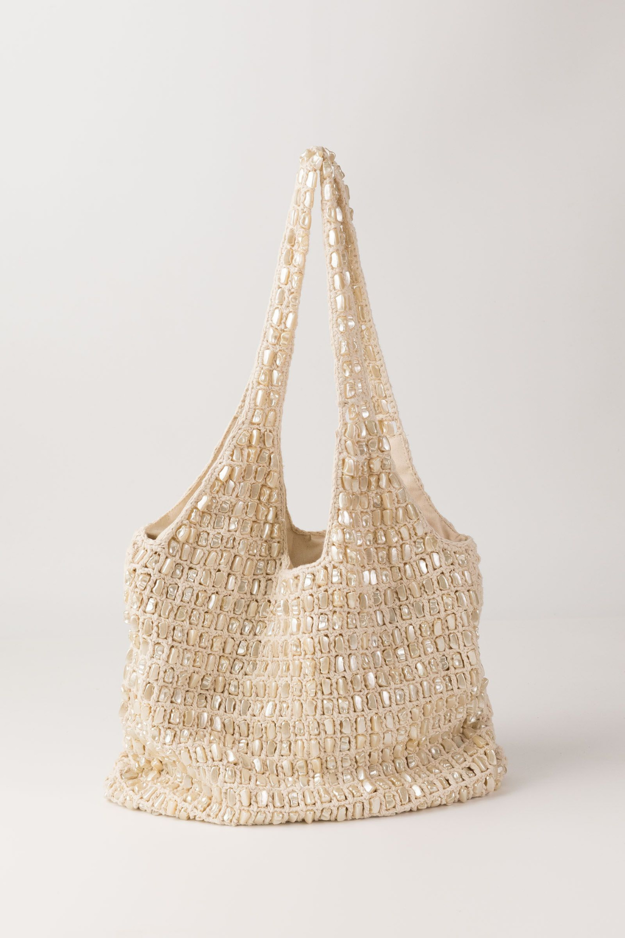 Sac cabas Shell Biba en crochet de coton tressé main avec pierres de nacre, vue studio