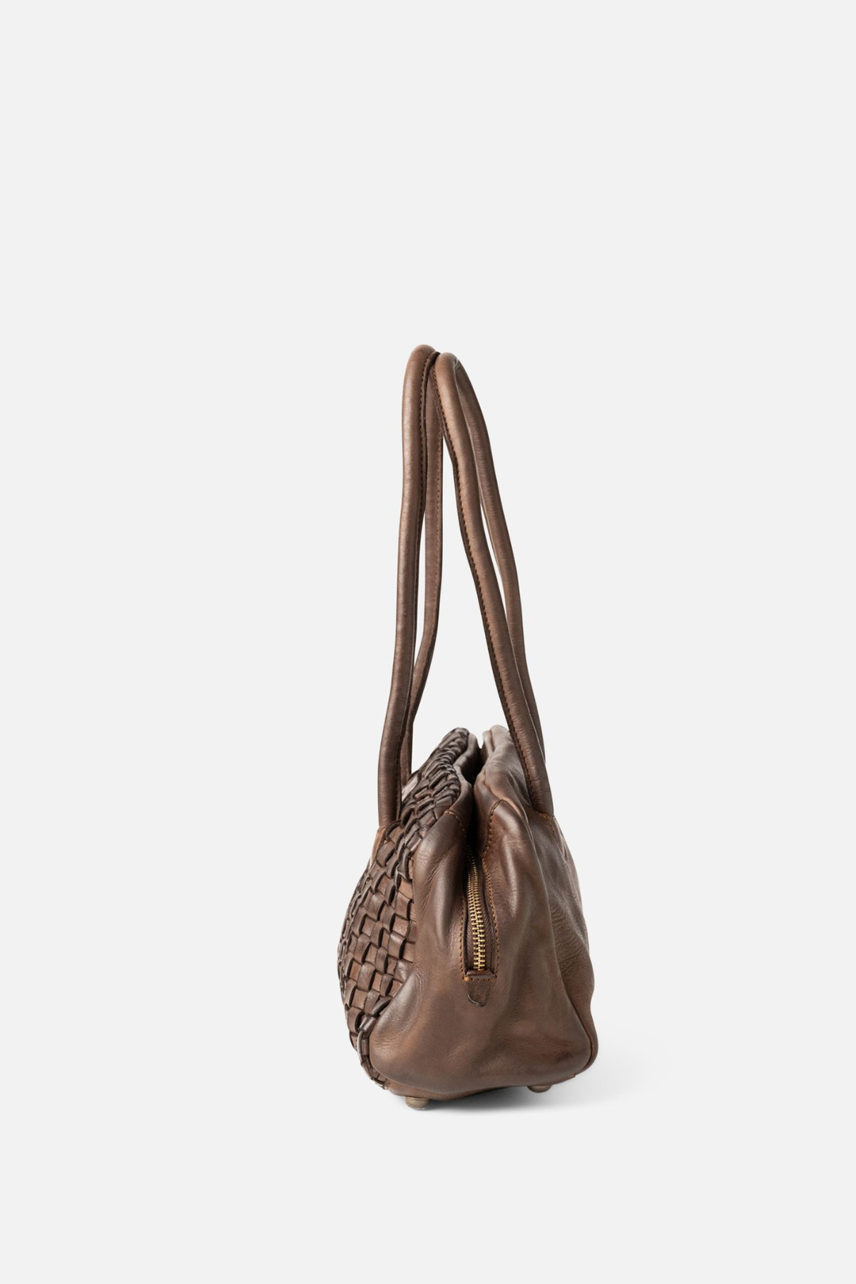 Sac Kansas Biba marron vu de profil, profondeur 8 cm et fermeture zippée bronze