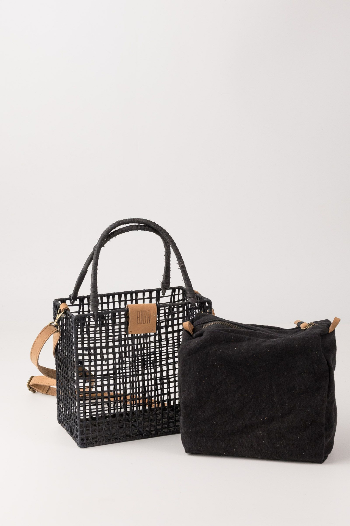 Sac panier Nigaloo Biba noir avec pochette coton noire amovible