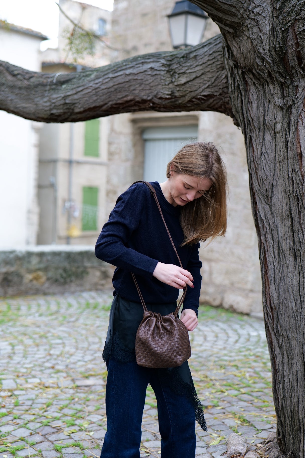 Sac seau Dania en cuir d’agneau tressé – Naterra Factory